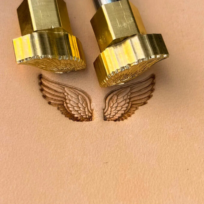 LEATHER STAMP - LT544 LEFT AND RIGHT WING 14x12mm